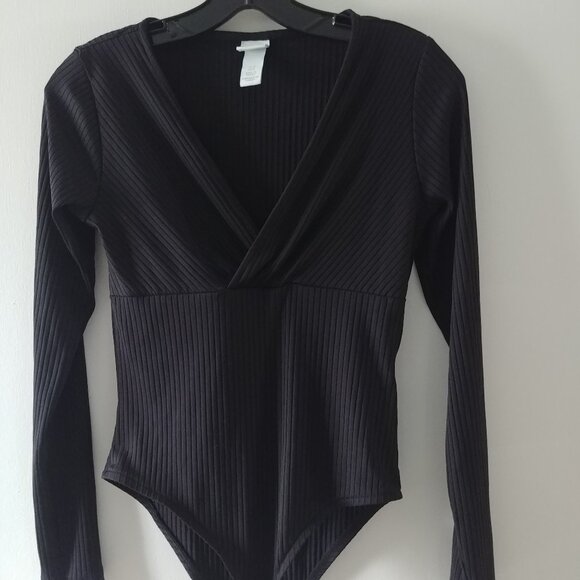 H&M Bodysuit, Polyester/Spandex, Medium, Inseam 27in. Ribbed look. Snap closure - Picture 2 of 5